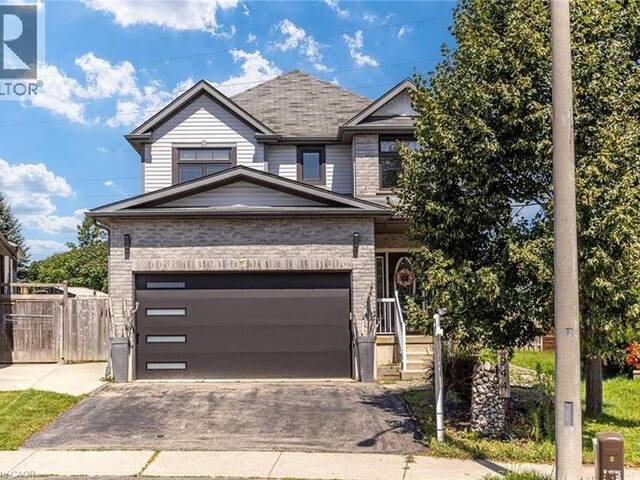 944 PARKVALE Court Kitchener Ontario, N2R 1Y6 - 5 Bedrooms Home For Sale