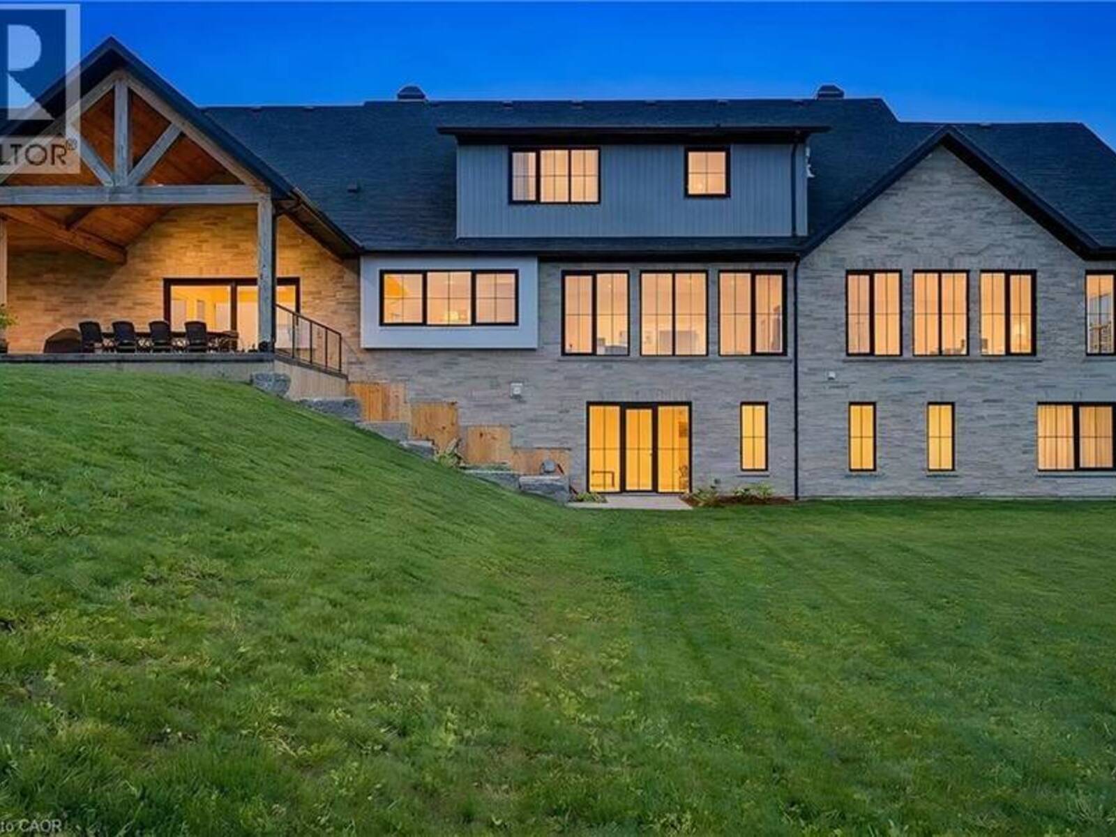 742 COUNTRY SQUIRE Road, Kitchener, Ontario N2J 4G8