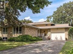14 WOODSIDE Drive Hamilton Ontario, L8T 1C3