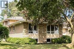 14 WOODSIDE Drive | Hamilton Ontario | Slide Image Four