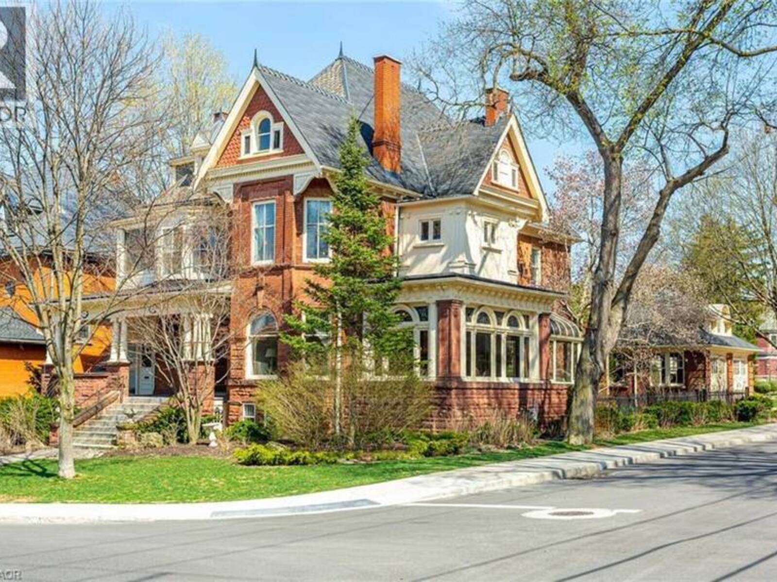 351-353 BAY Street S, Hamilton, Ontario L8P 3J7