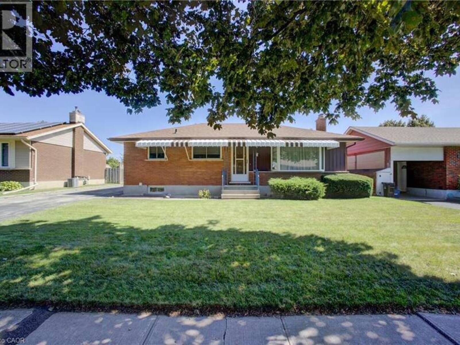 52 QUEENSTON Crescent, Kitchener, Ontario N2B 2V5