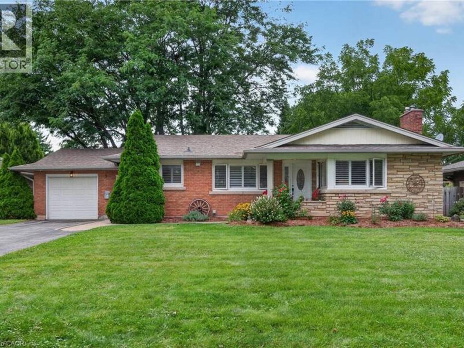 9 STRATHEARN Avenue, Grimsby, Ontario L3M 3A5