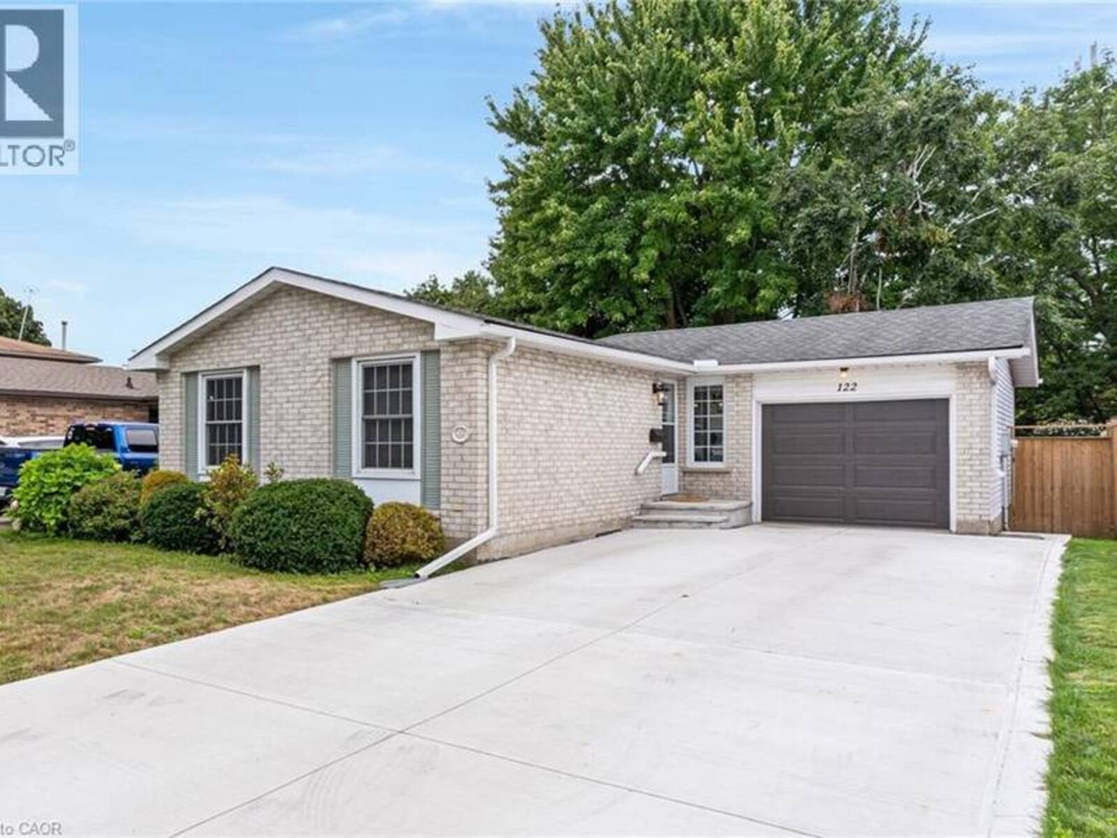 122 FOXRIDGE Drive, Cambridge, Ontario N3C 3M8