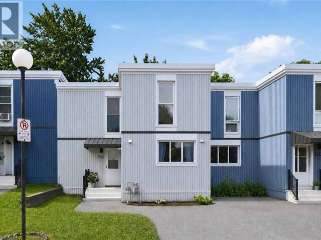 25 BRITTEN Close Unit# B52 Hamilton Ontario, L9C 4J8 - 3 Bedrooms Condo For Sale