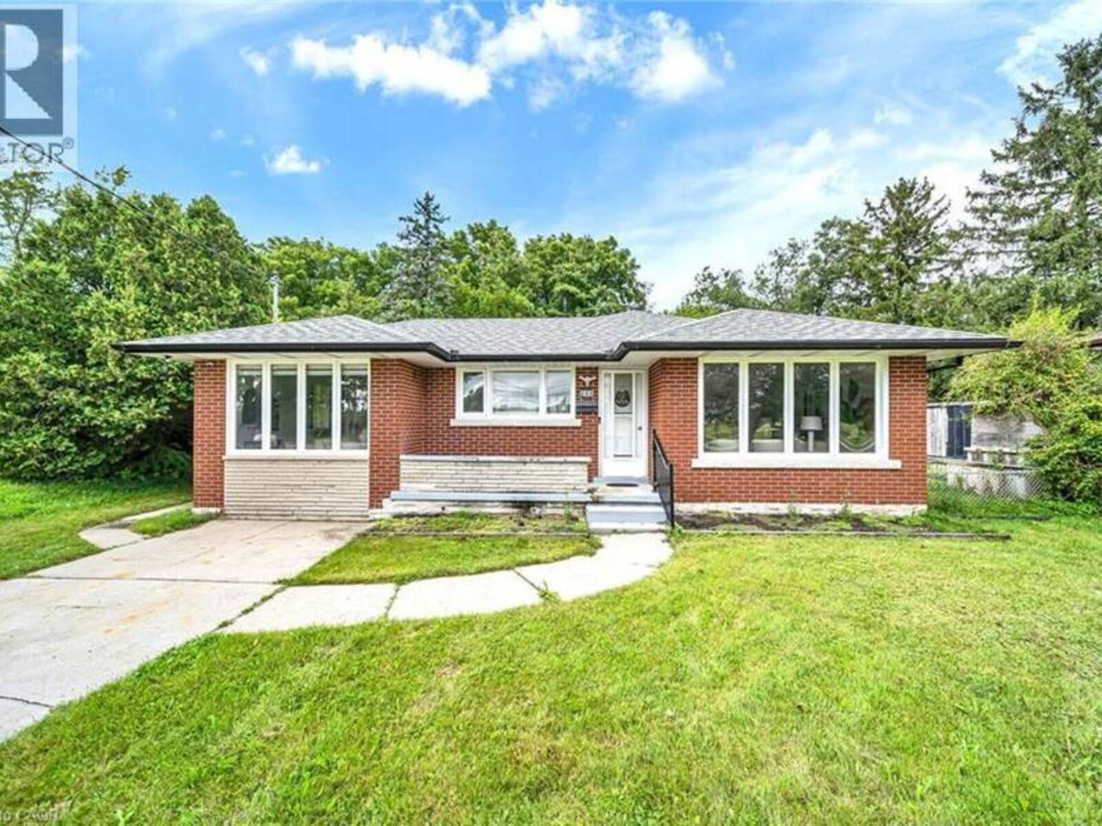 284 CEDAR Crescent, Cambridge, Ontario N1S 1X1