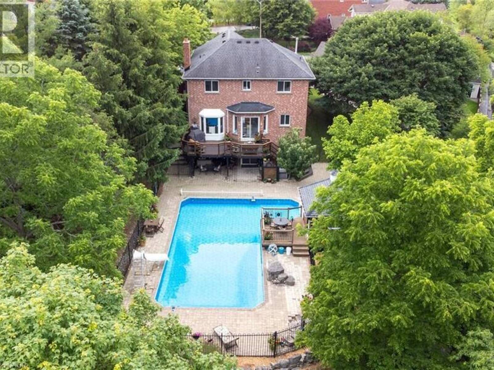 28 TAYWOOD Court, Hamilton, Ontario L9H 7A2