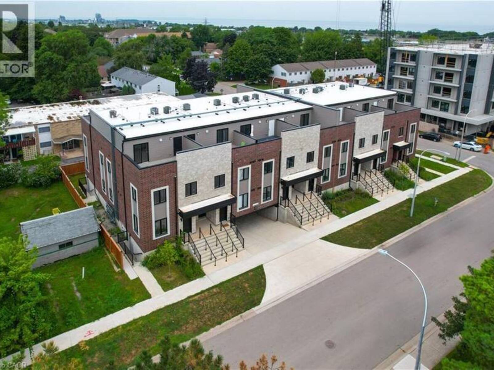 2 SLESSOR Boulevard Unit# 10, Grimsby, Ontario L3M 5J4