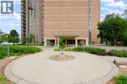 5250 LAKESHORE Road Unit# 1901 | Burlington Ontario | Slide Image Five