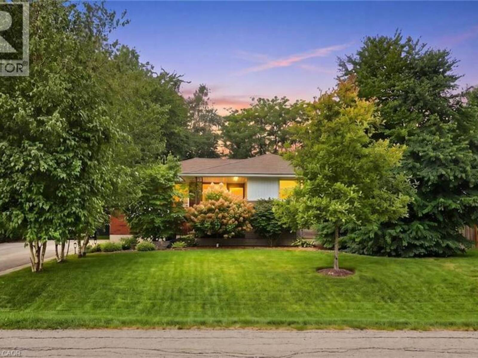 238 SEMINOLE Road, Ancaster, Ontario L9G 1Y9