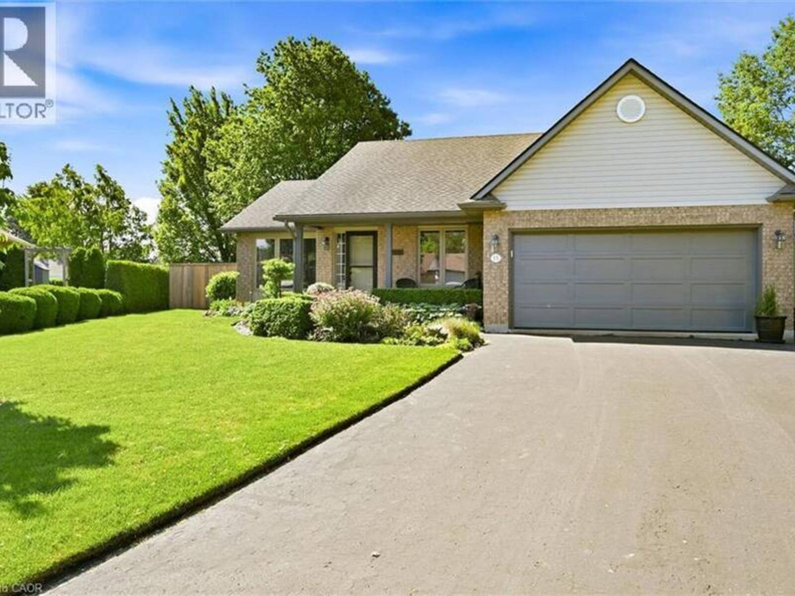 15 BAYSHORE Court, Port Dover, Ontario N0A 1N7
