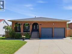 309 HAWKRIDGE Avenue Hamilton Ontario, L9C 3L1