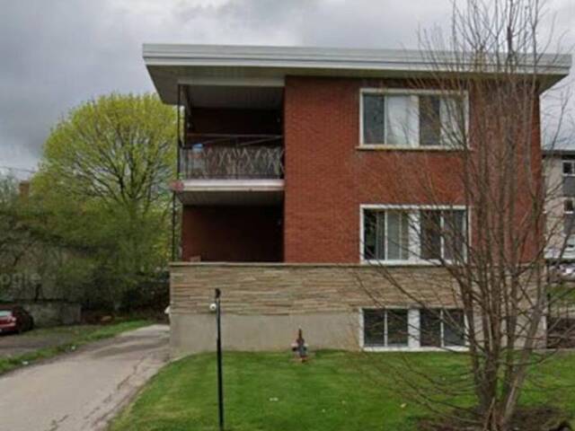 18 HIGH Street Waterloo Ontario, N2L 3X6 - Multi-family Home For Sale