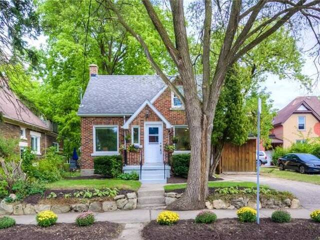 4 DUNBAR Road N Waterloo Ontario, N2L 2C7 - 2 Bedrooms Home For Sale