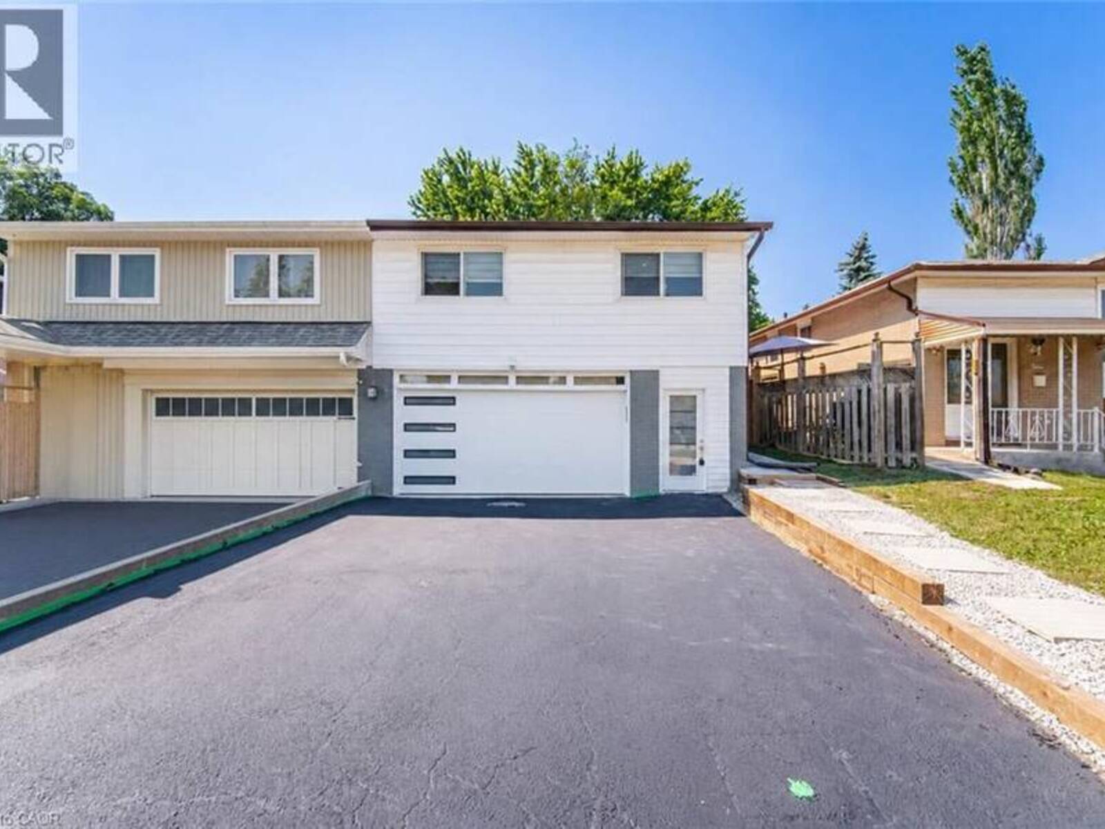 2599 LUNDENE Road, Mississauga, Ontario L5J 3Y8