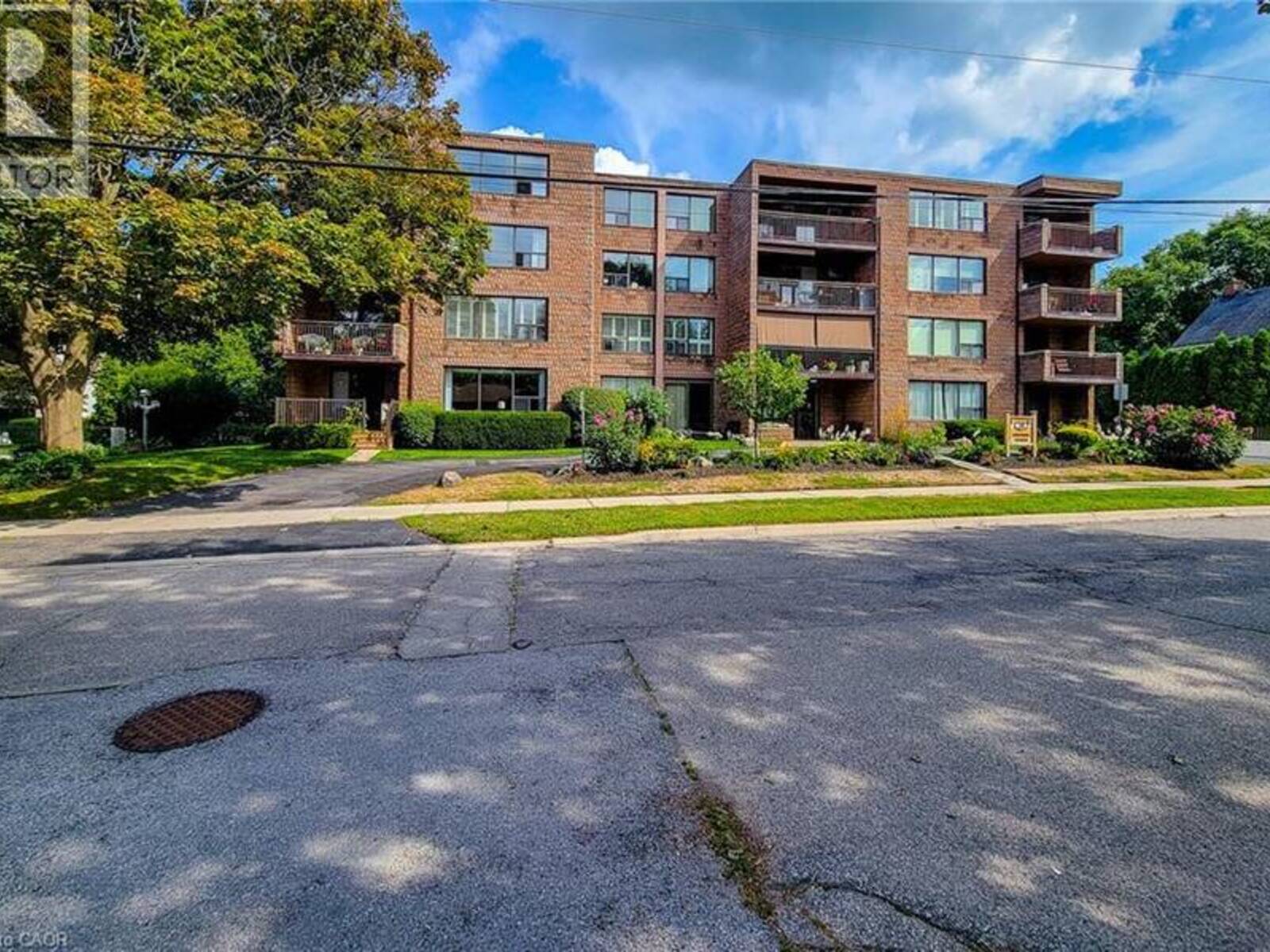 28 ROBINSON Street N Unit# 405, Grimsby, Ontario L3M 3C9