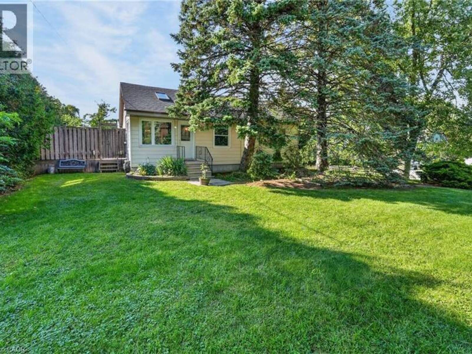 124 WOLVERTON Road, Grimsby, Ontario L3M 4E7