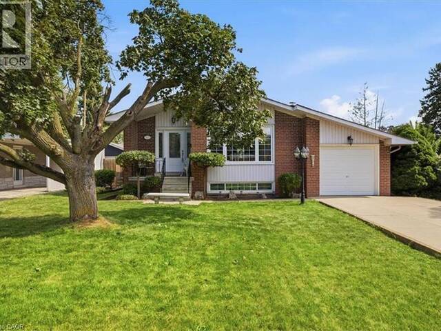 343 DUNCOMBE Drive Burlington Ontario, L7L 4M2 - 3 Bedrooms Home For Sale