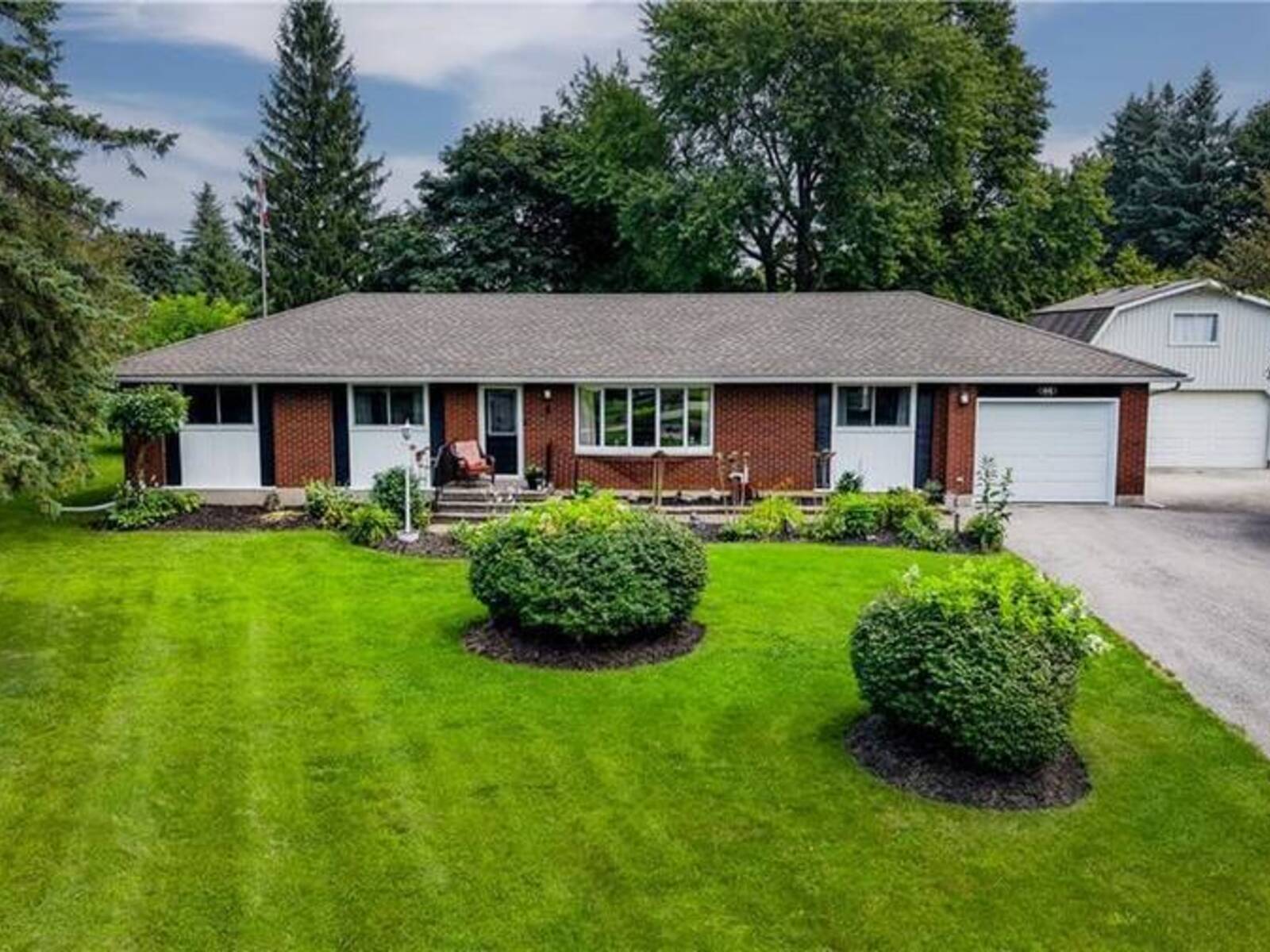 44 OAKWOOD Drive, Cambridge, Ontario N1R 5S3