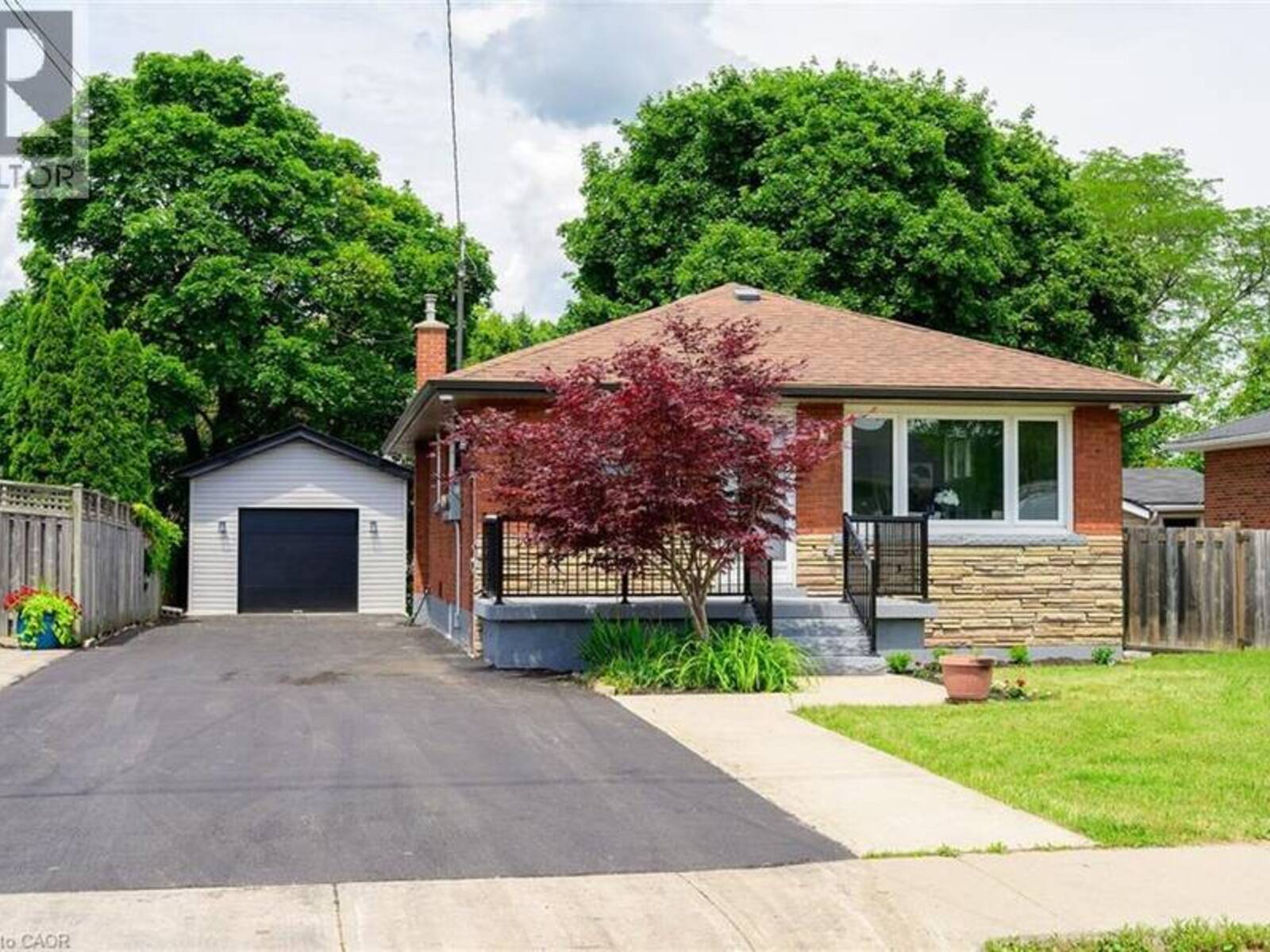150 HOWARD Avenue, Hamilton, Ontario L9A 2W8