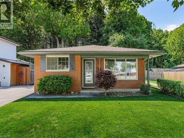120 ARROWHEAD Crescent Kitchener Ontario, N2P 1B9 - 5 Bedrooms Home For Sale