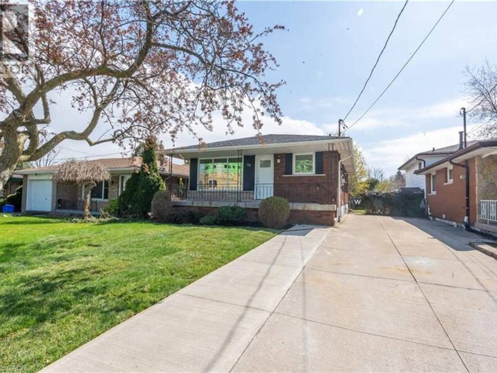 23 TYRONE Drive, Hamilton, Ontario L9C 2M6