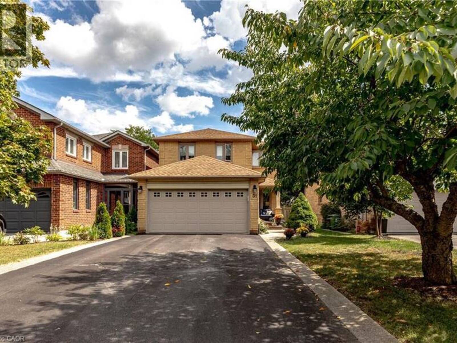 31 GRINDSTONE Way, Hamilton, Ontario L9H 7B7