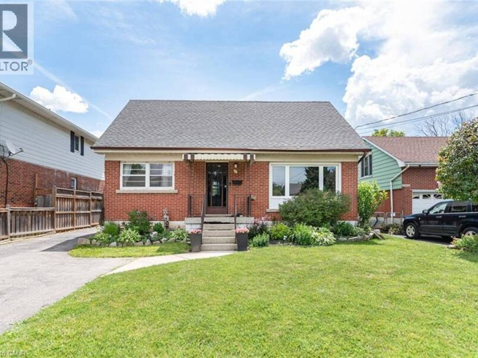 43 WYNGATE Avenue, Hamilton, Ontario L8G 1T3