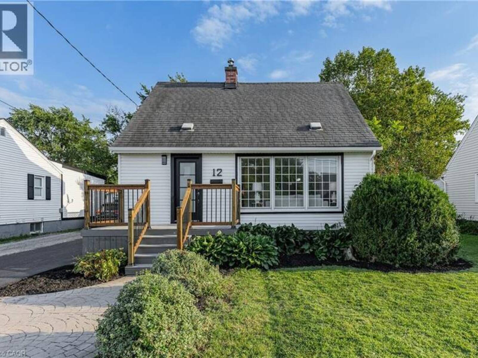 12 ADMIRAL Road, St. Catharines, Ontario L2P 1G5