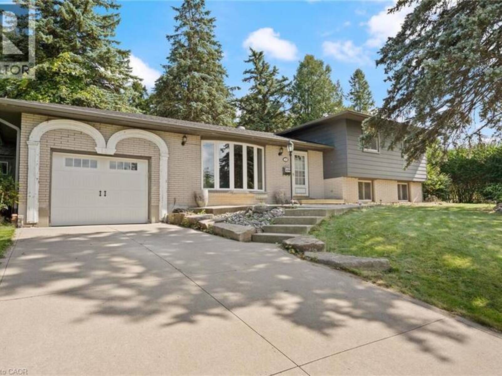 20 SUNSET Drive, Simcoe, Ontario N3Y 4G3