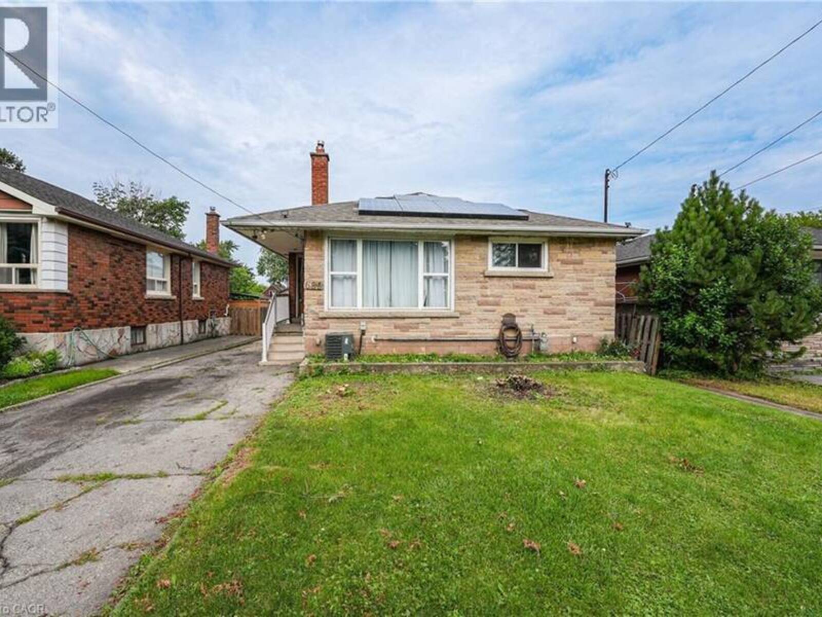 689 BURGESS Avenue, Hamilton, Ontario L8H 6J2
