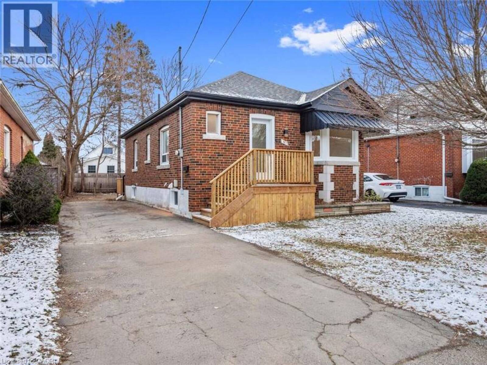 51 WOODBRIDGE Road, Hamilton, Ontario L8K 3C8