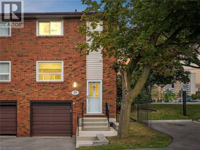90 MAGNOLIA Drive Unit# 19 Hamilton Ontario, L9C 6R9 - 3 Bedrooms Condo For Sale