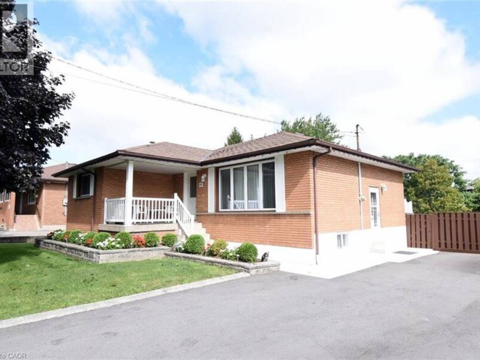 98 KENNEDY Avenue, Hamilton, Ontario L9B 1C7
