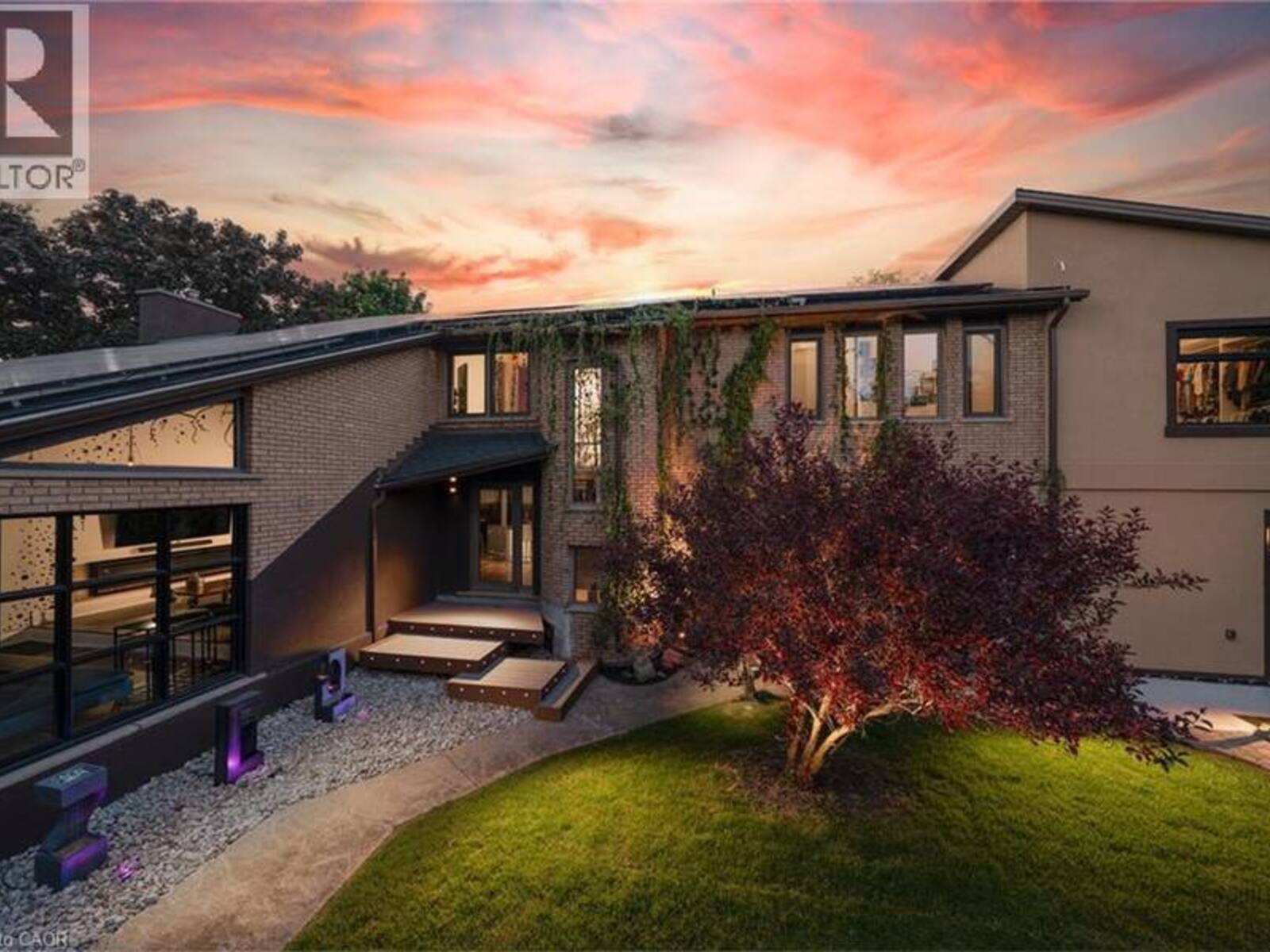 36 LAKEVIEW Drive, Hamilton, Ontario L8E 4X2