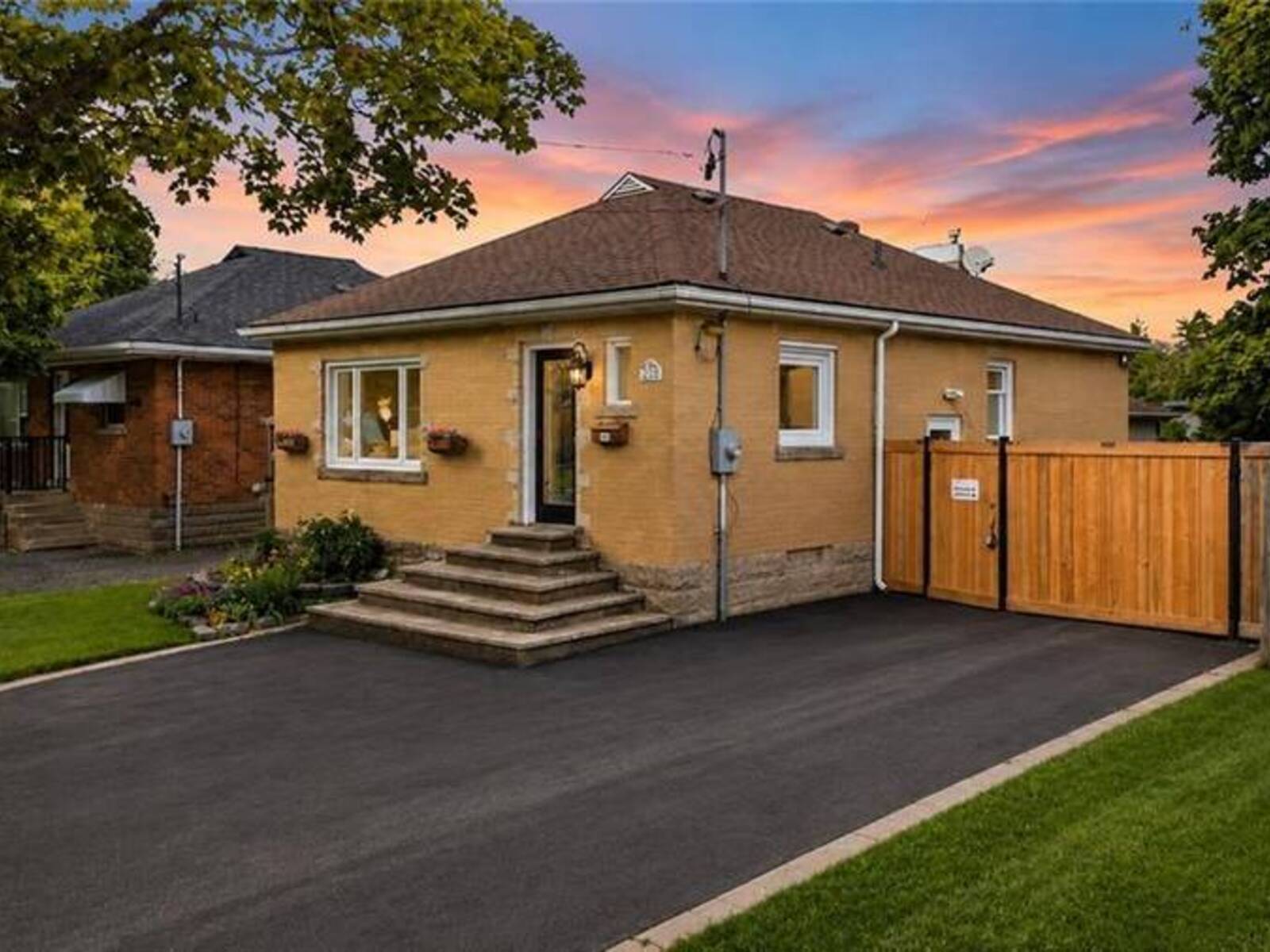 627 UPPER SHERMAN Avenue, Hamilton, Ontario L8V 3M4