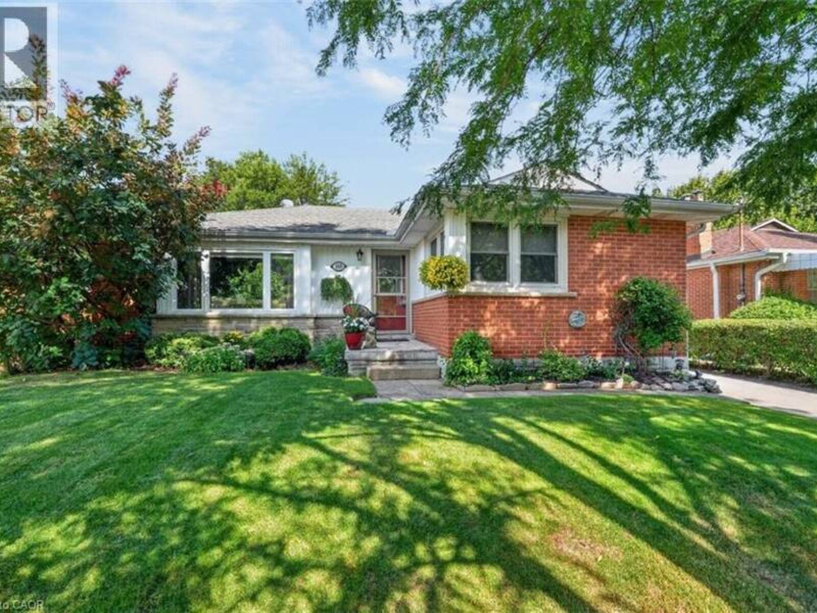 465 SPRINGBANK Crescent, Burlington, Ontario L7T 2W8