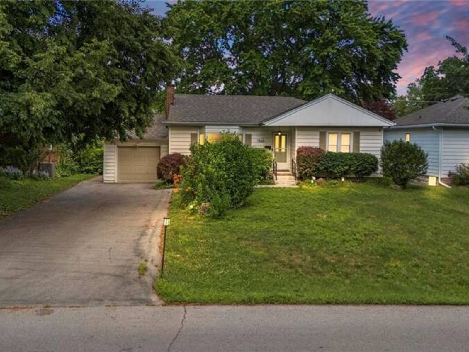 1063 JOAN Drive, Burlington, Ontario L7T 3H3