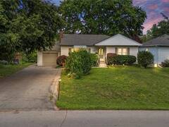 1063 JOAN Drive Burlington Ontario, L7T 3H3