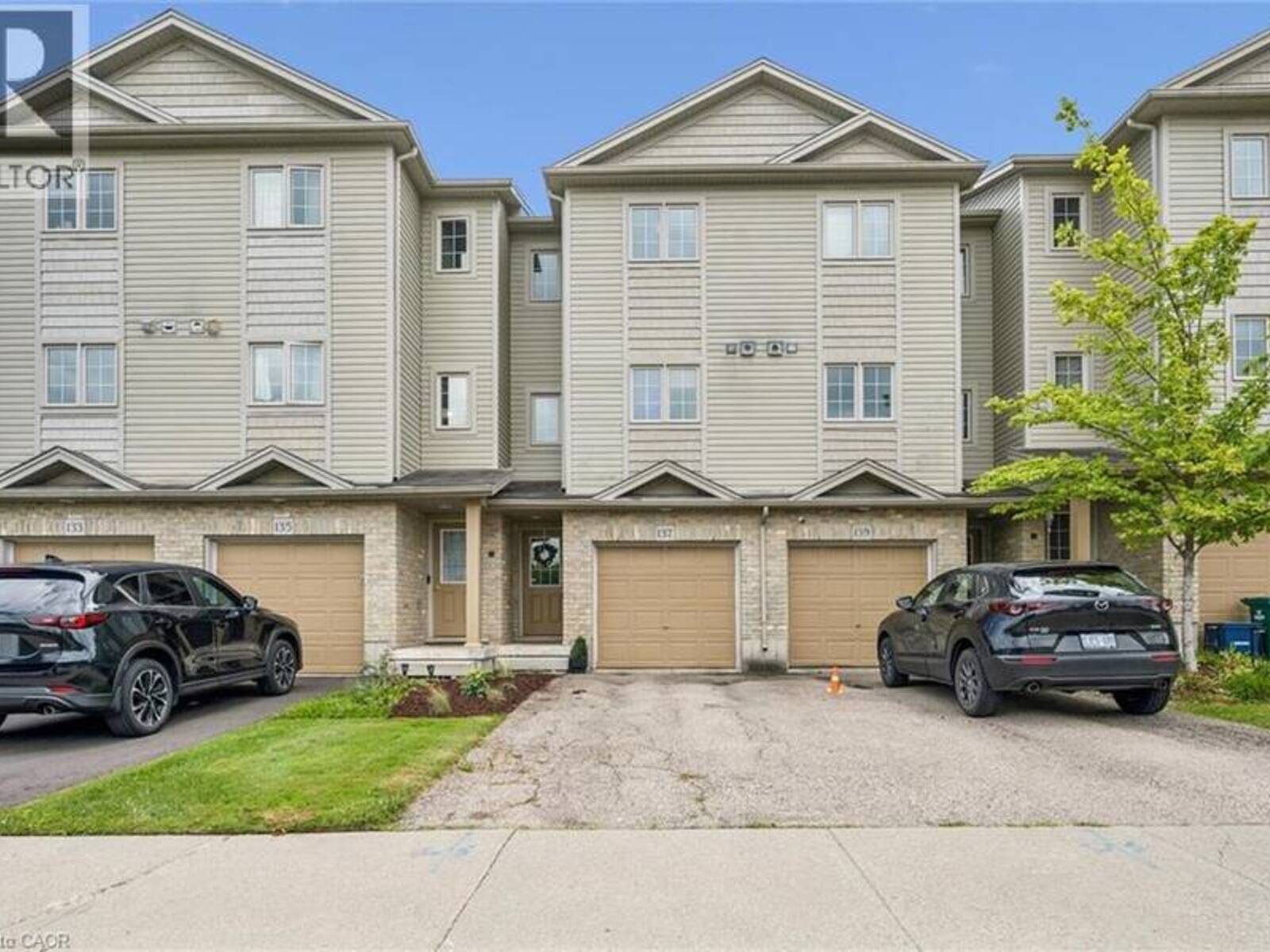 137 HIGHLAND Crescent, Kitchener, Ontario N2M 0A1