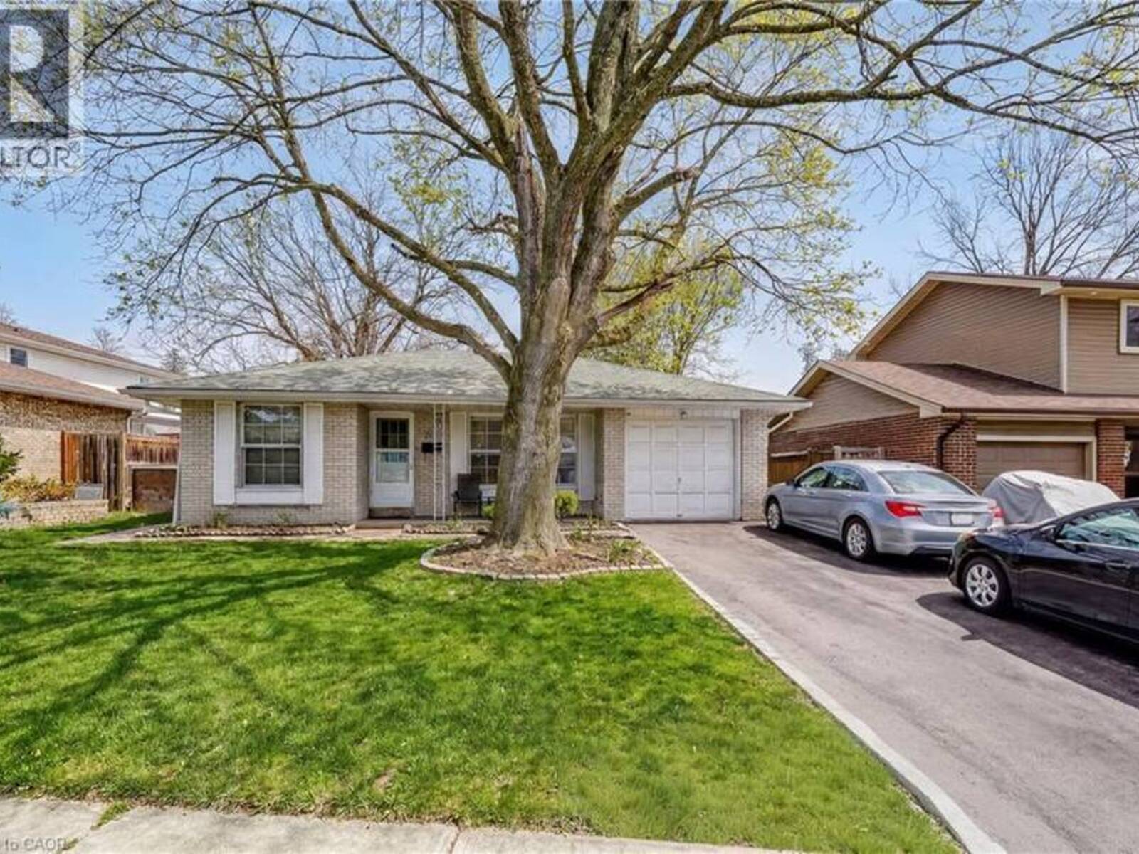 2145 SANDRINGHAM Drive, Burlington, Ontario L7P 1T8