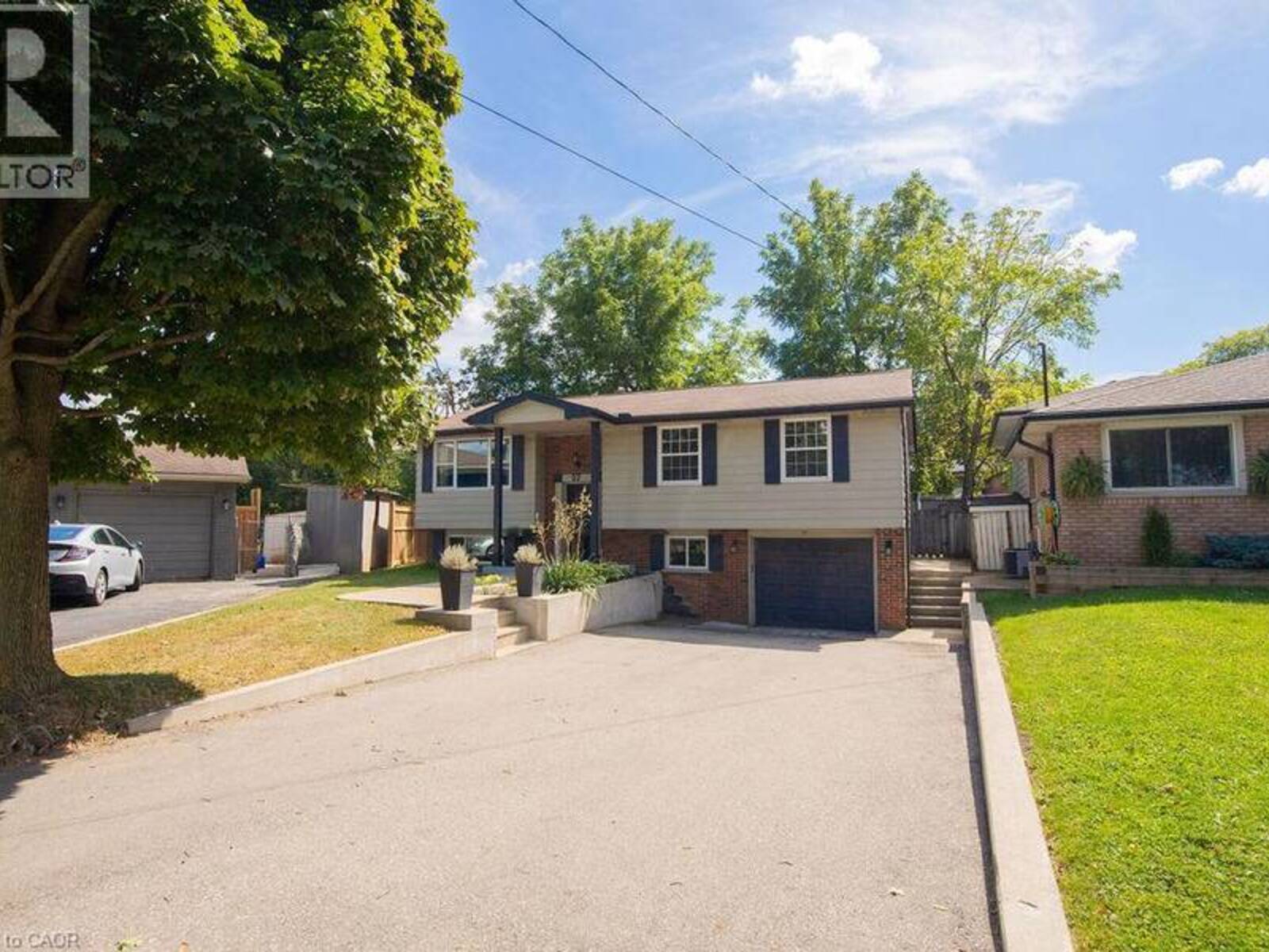 57 VALERY Court, Hamilton, Ontario L9C 2W2