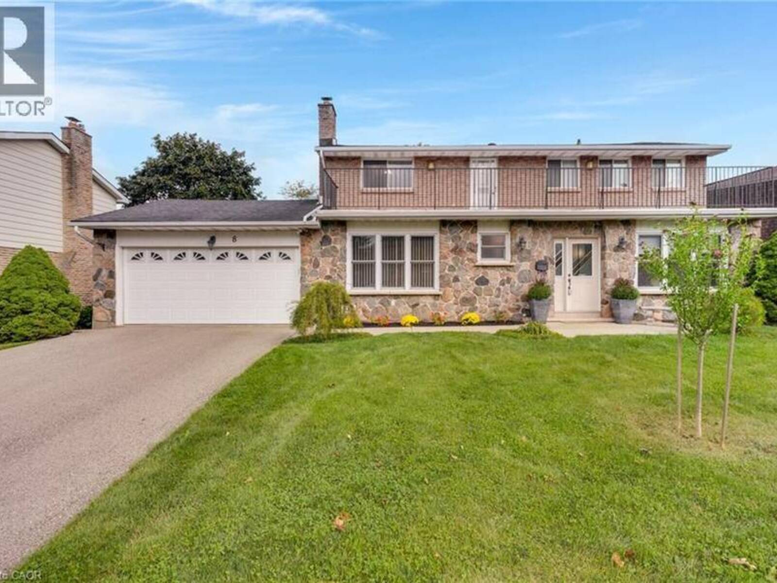 8 BLUE SPRUCE Court, Kitchener, Ontario N2N 1L1