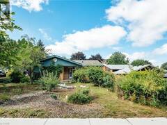 229 WINFIELD Avenue Waterloo Ontario, N2J 3M8