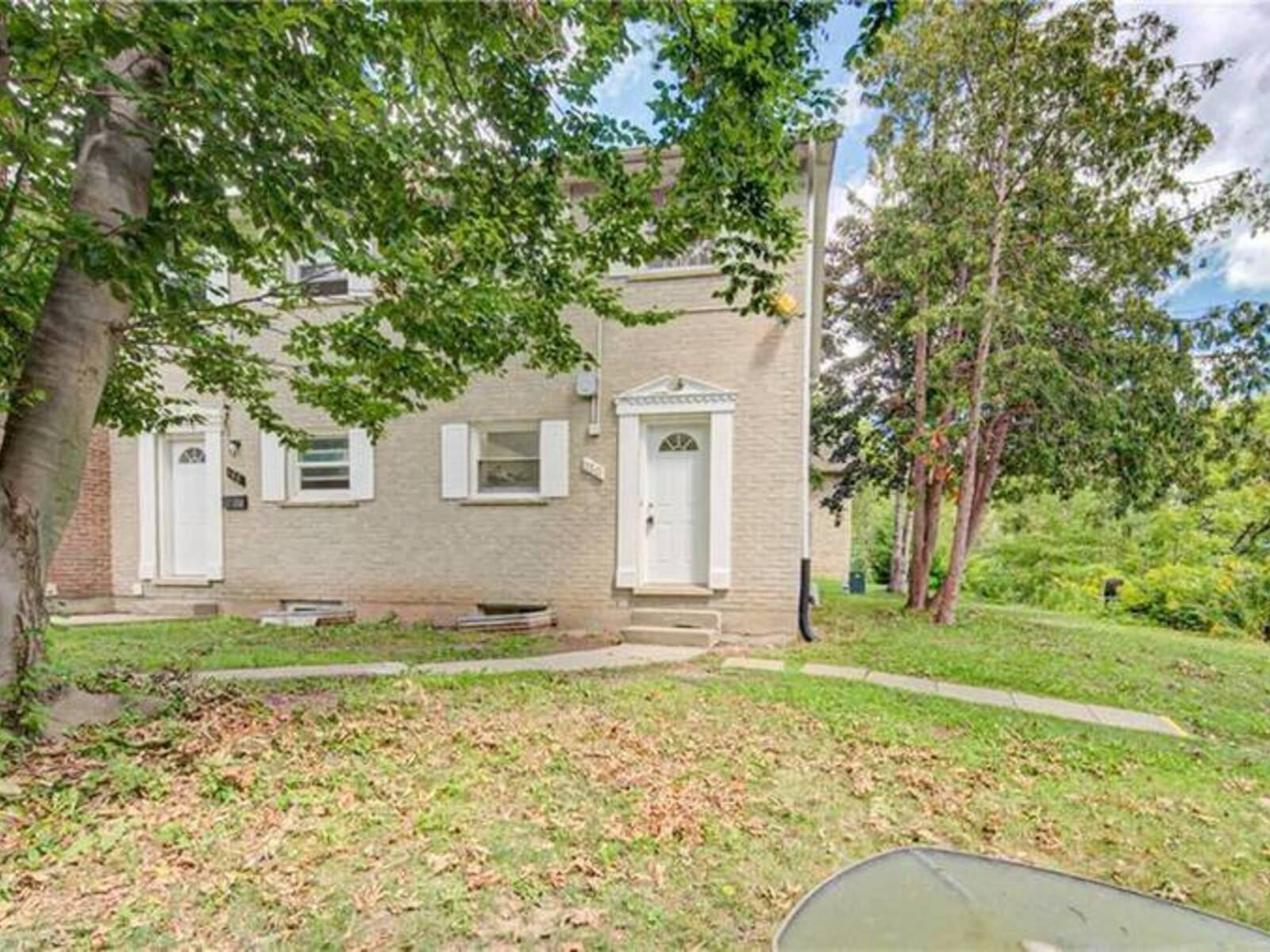 150 WESTCOURT Place, Waterloo, Ontario N2L 2R7