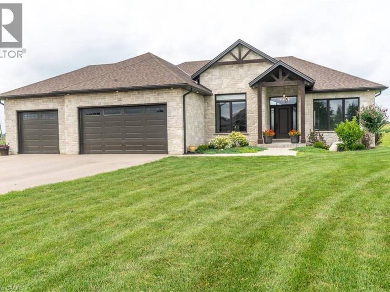22 HUDSON Drive, Brantford, Ontario N3T 0V6