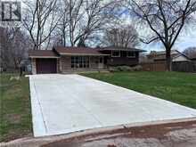 4 BEECHWOOD Court | St. Catharines Ontario | Slide Image Two