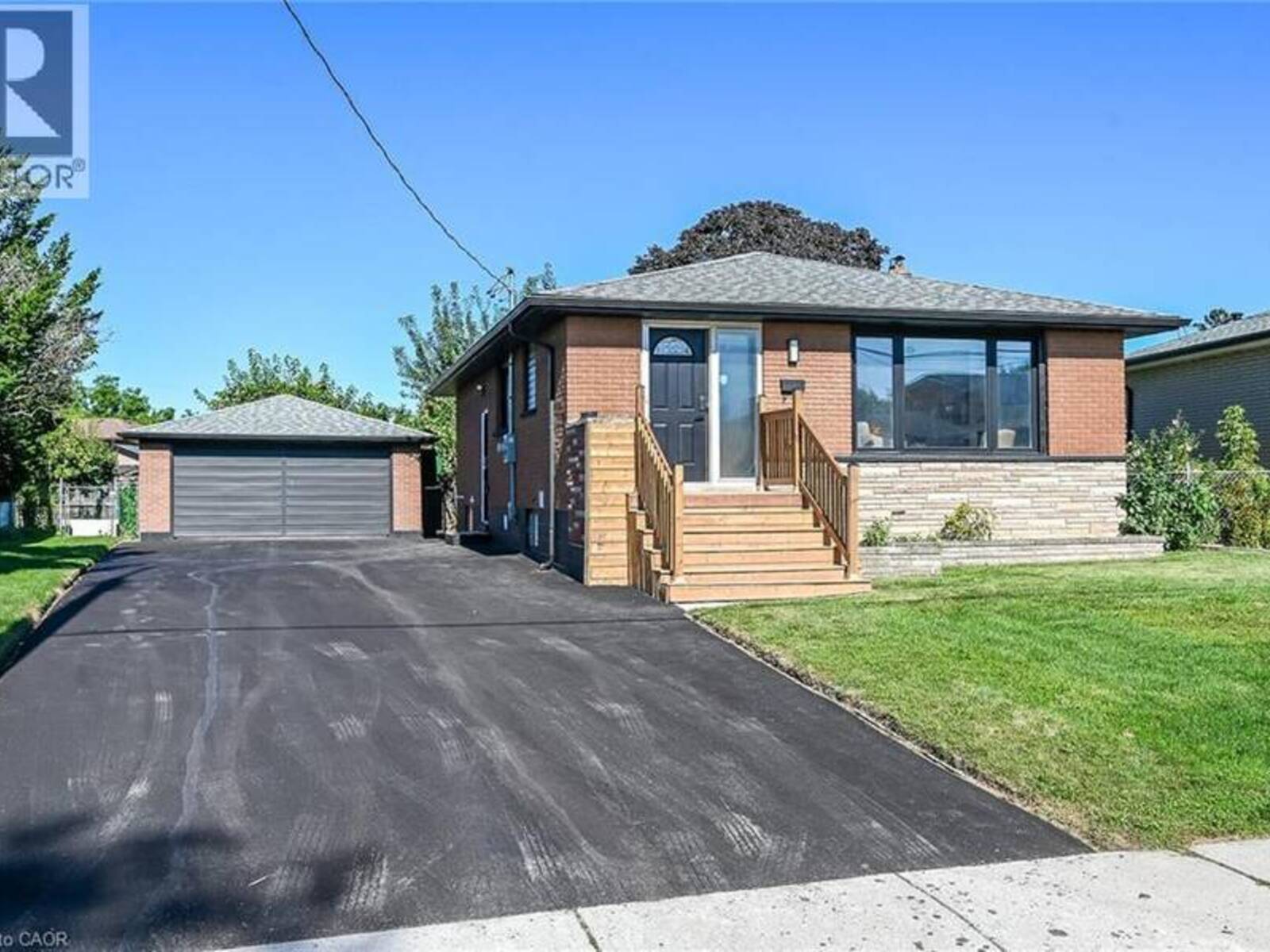 135 NUGENT Drive, Hamilton, Ontario L8H 2N3