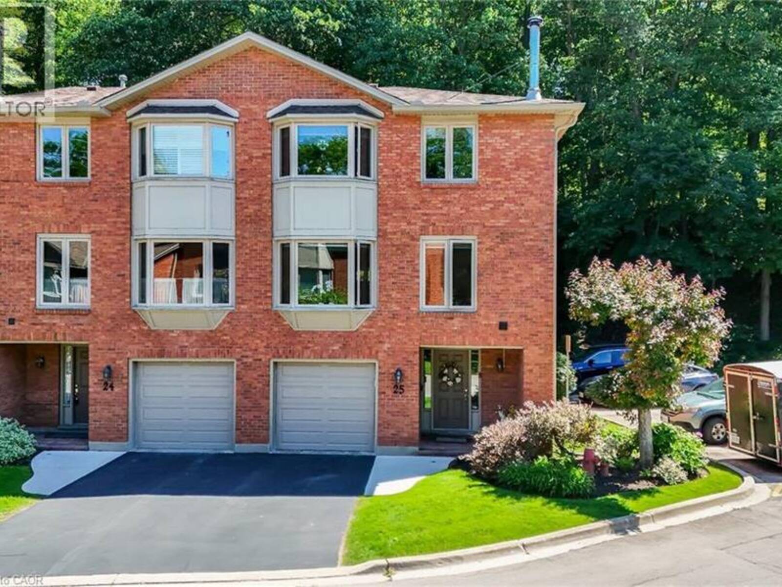 30 OSLER Drive Unit# 25, Dundas, Ontario L9H 6W3