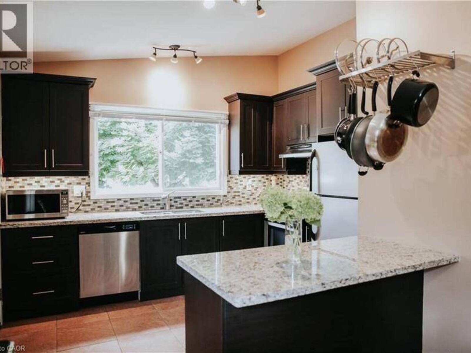 1 VERA Court, Hamilton, Ontario L8K 4G7